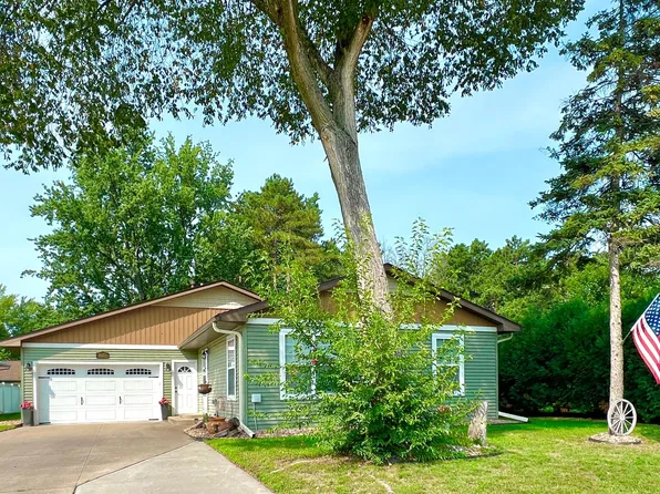 1623 Highway 96 E, Saint Paul, MN 55110