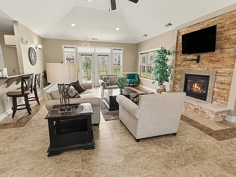 Limestone Creek Apartment Homes — Photo 35