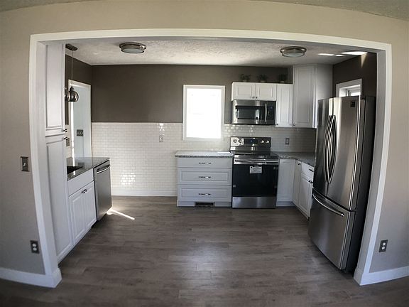 3rd image of 143 W 6th Ave