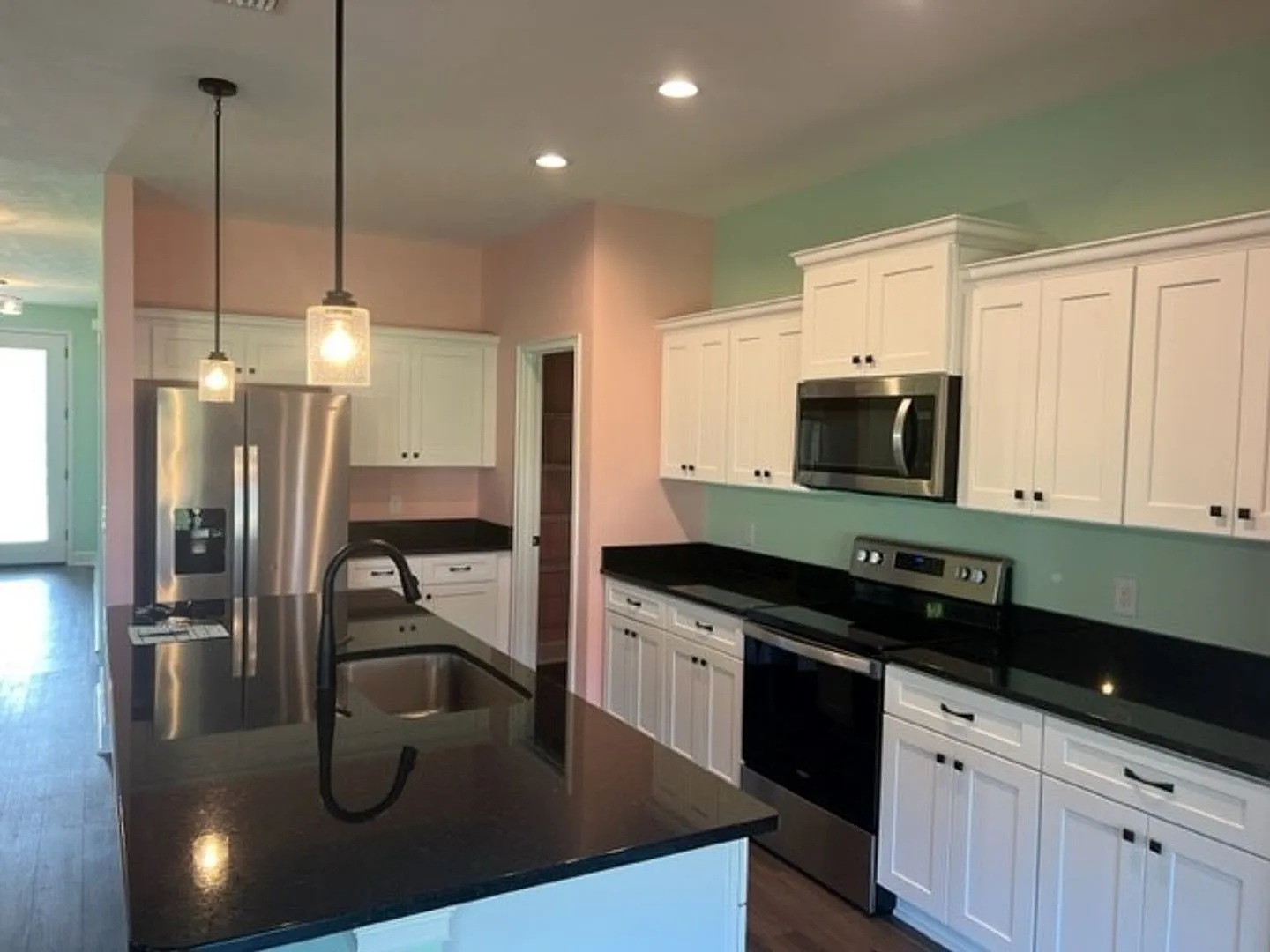 Beautiful Custom Home in Alachua's Savannah Station — Photo 4