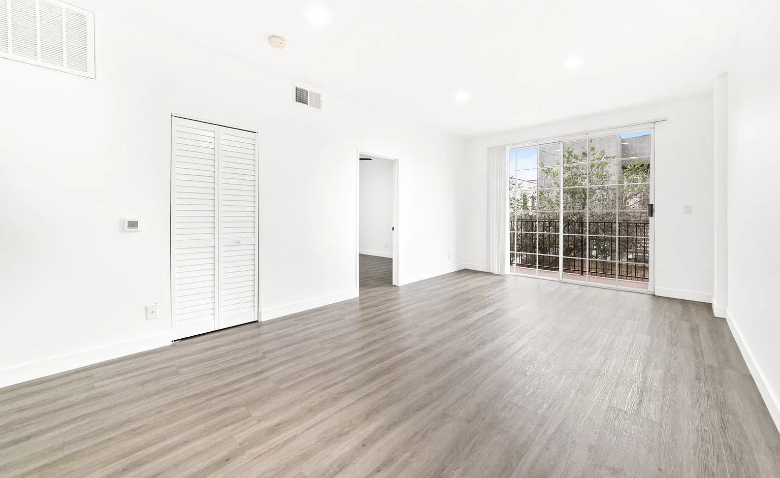 621 N Bronson Ave — Photo 2