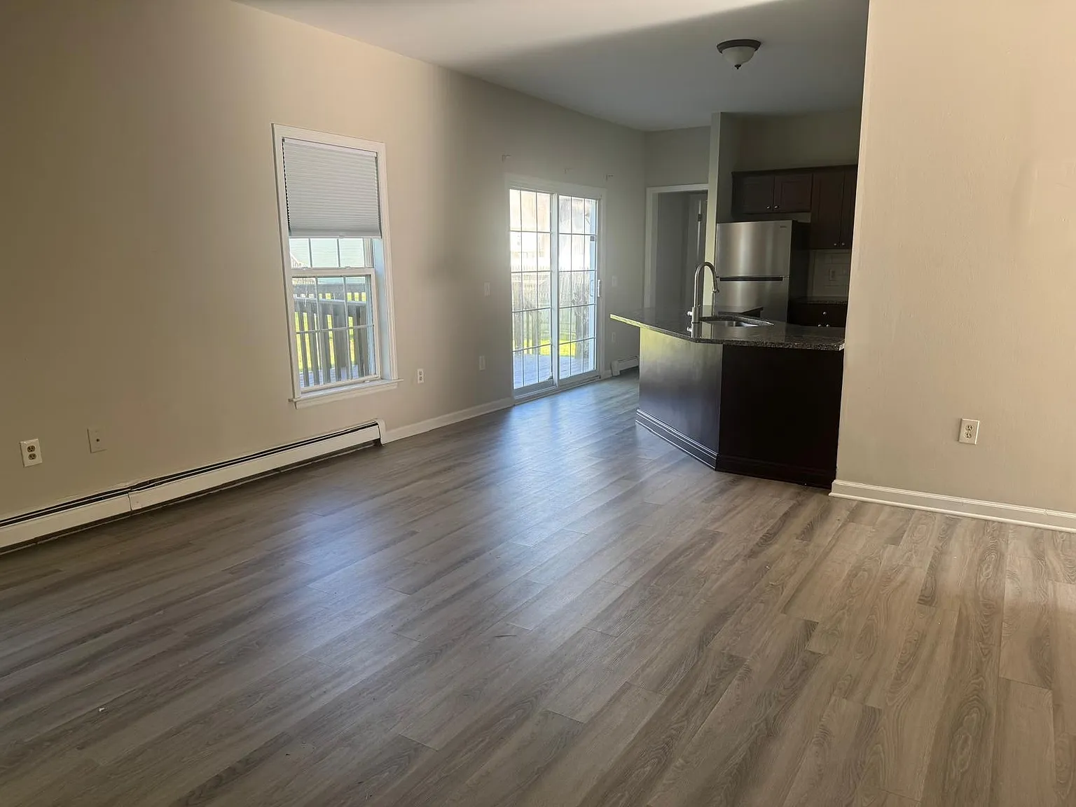 4 bed, 2.5 bath, 2340 sqft, $4,800 — Photo 4