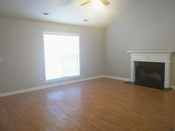 3rd image of 302 Indian Springs Dr