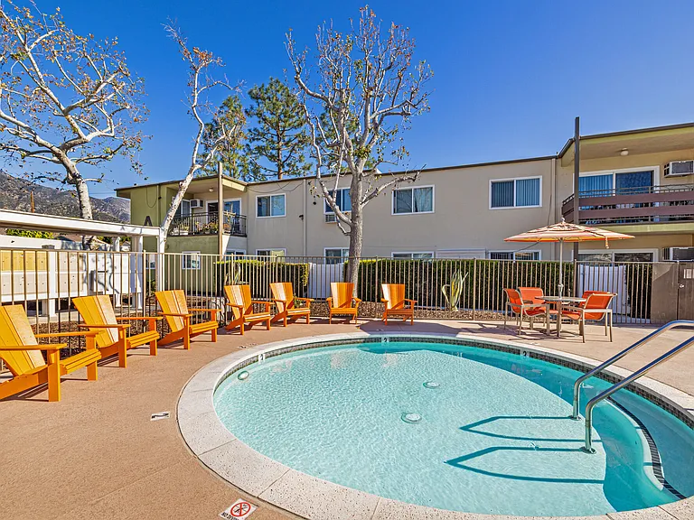 Summit La Crescenta — Photo 20