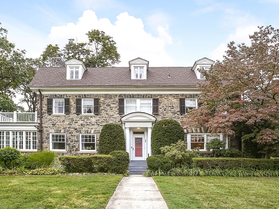 1st image of 247 Palmer Ave