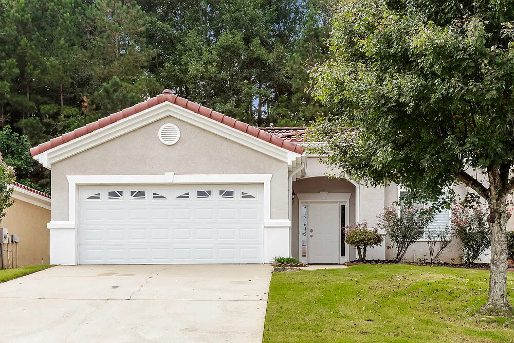 3 bed, 2.0 bath, 1524 sqft, $2,080 — Photo 1