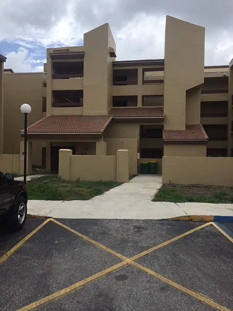 9022 SW 123rd Ct — Photo 1