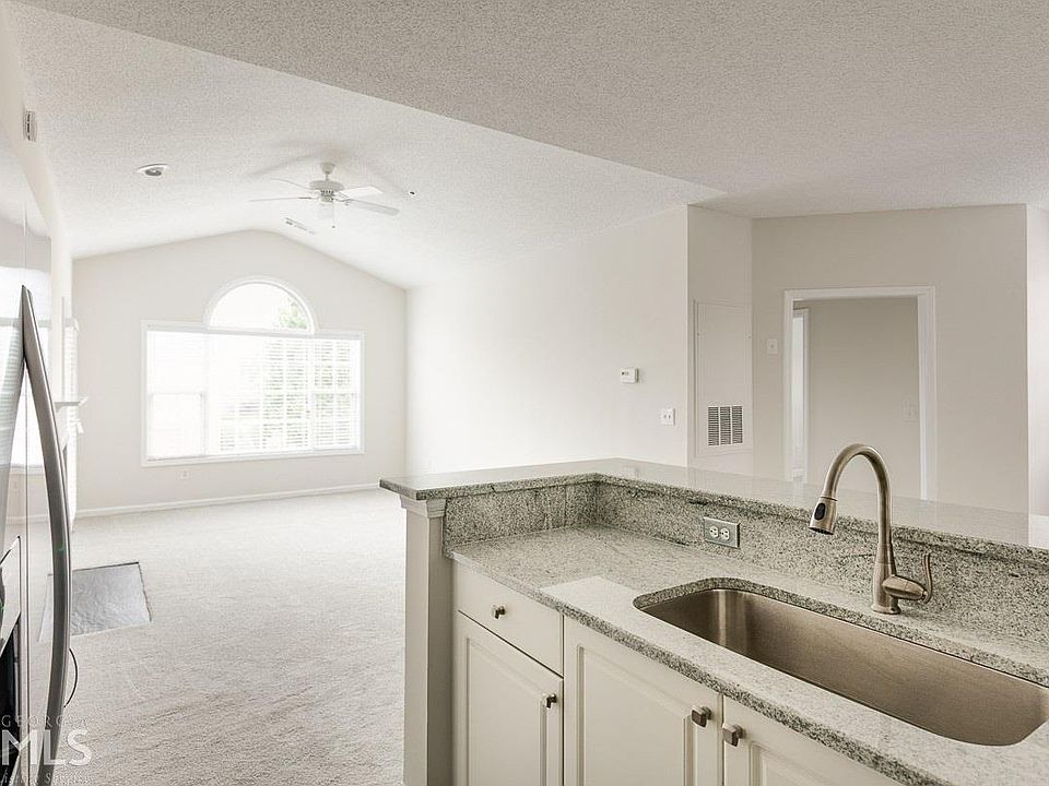 1st image of 1110 Vinings Forest Ln SE #11