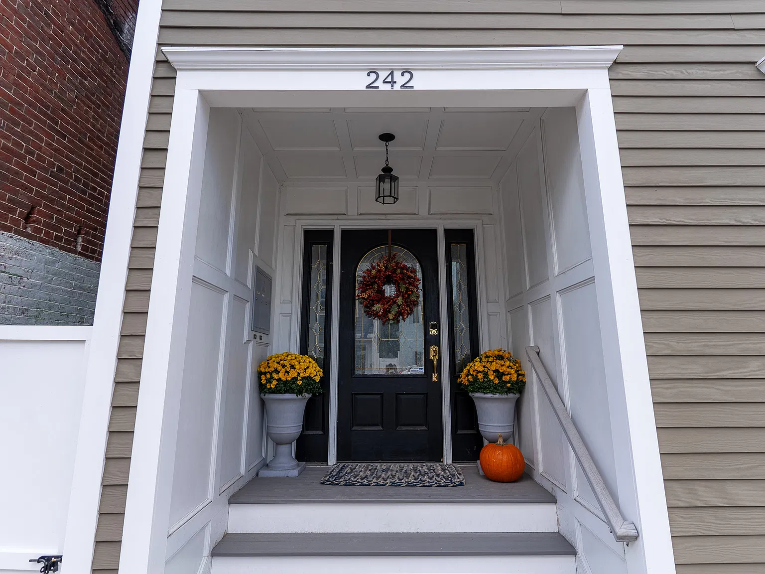 3 bed, 2.5 bath, 1716 sqft, $7,000 — Photo 2