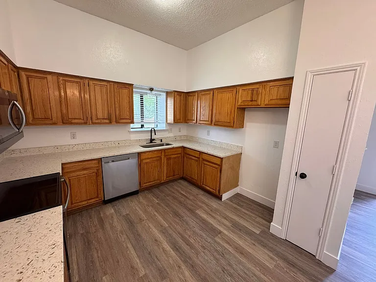 109 Misty Ct — Photo 10