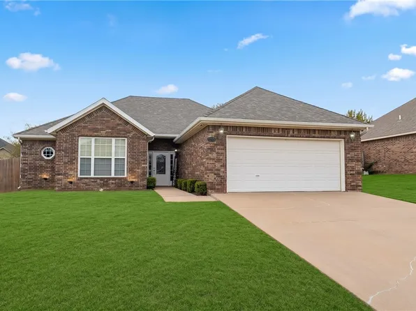 671 Reisling St, Centerton, AR 72719
