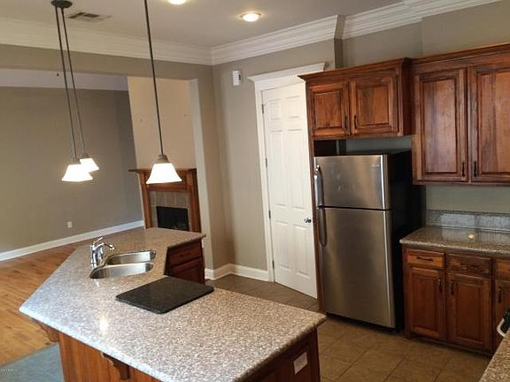 2nd image of 200 W Brentwood Blvd Unit 1