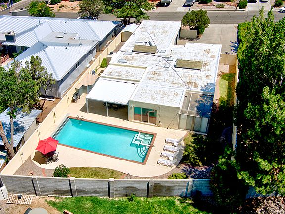 3rd image of 906 Santa Ana Ave SE