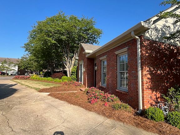 2nd image of 2914 Jamestown Dr