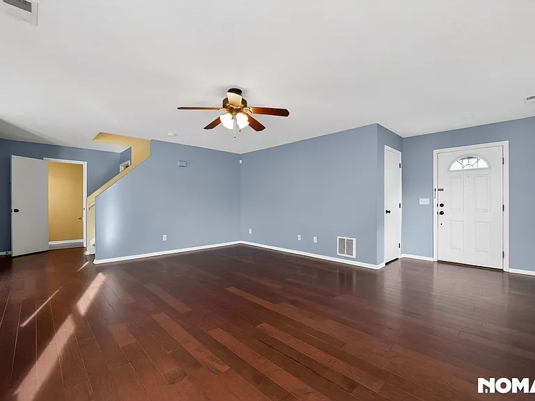 454 E 77th Pl — Photo 10