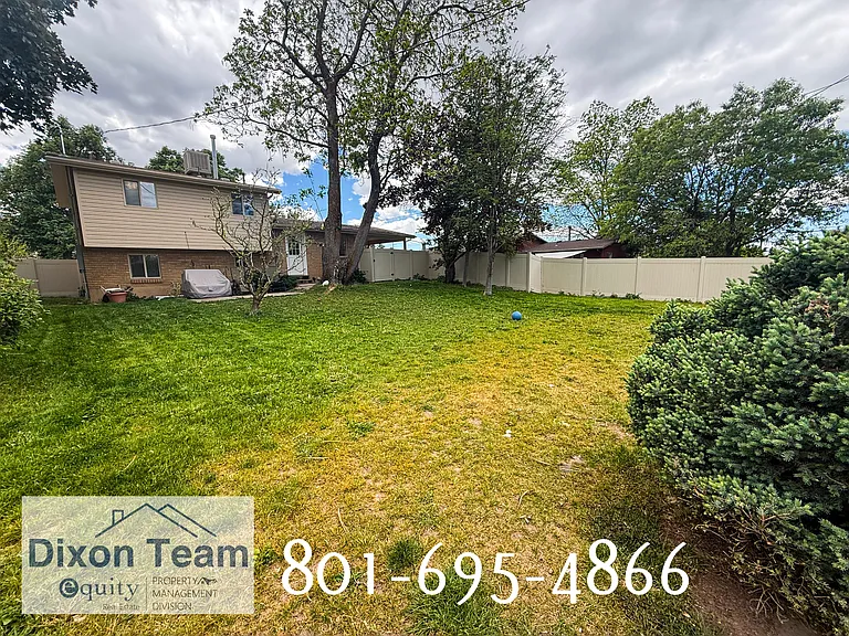1230 Douglas St — Photo 20