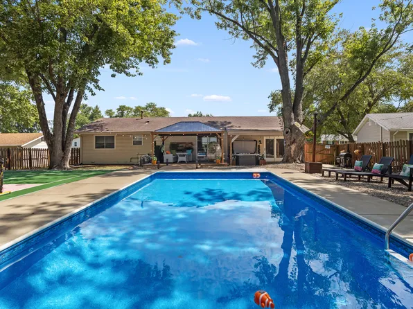 8 Oakridge West Dr, Saint Peters, MO 63376