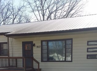 917 Dearborn St, Baldwin City, KS 66006