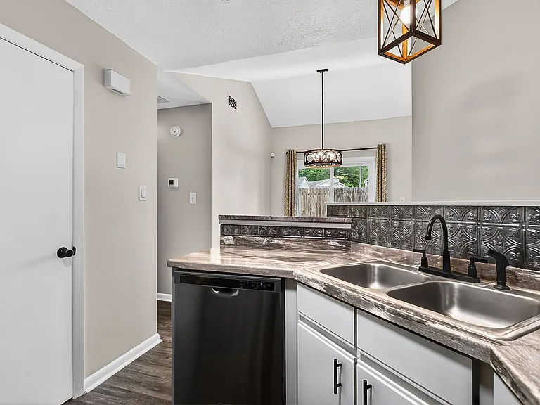 123 Basswood Ct — Photo 13