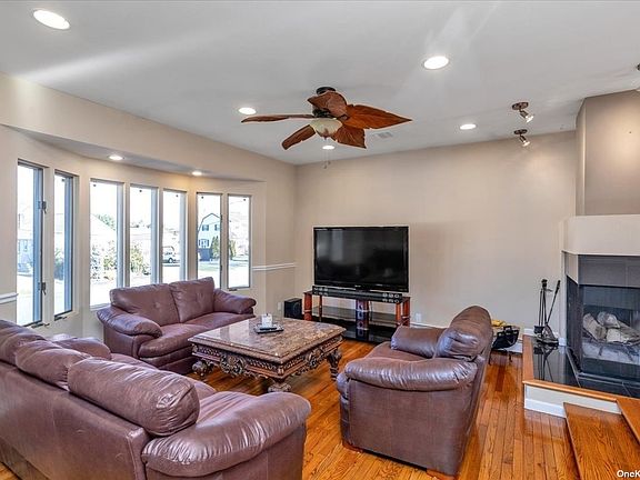 3rd image of 2408 Wood Ave