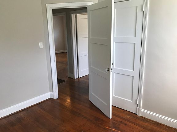 4th image of 2412 Carlisle Ave