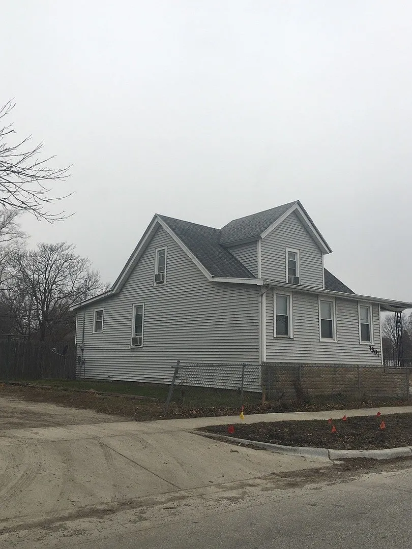 1307 N Market St photo 1