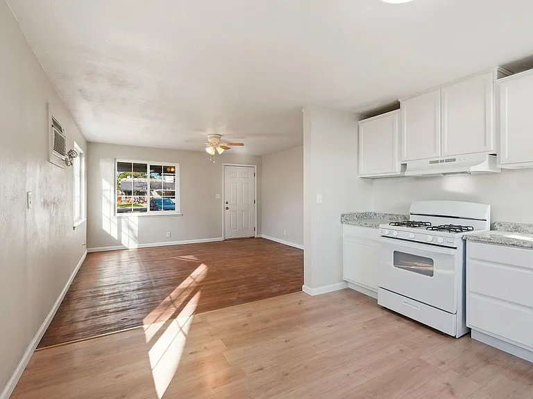 1008 Gemini Ct #2 — Photo 12