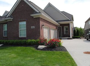 10834 Waterfall Ct, South Lyon, MI