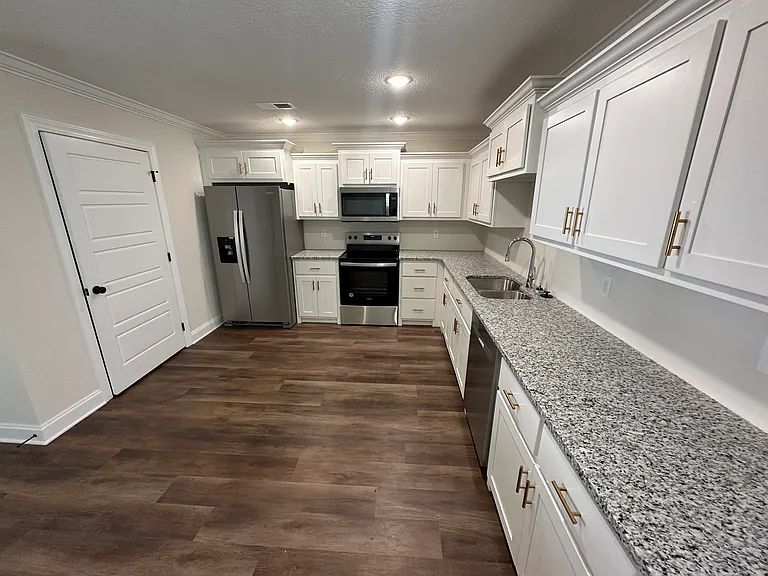 58 Frostwood Cv — Photo 2