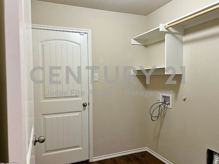 222 Thoroughbred St — Photo 10