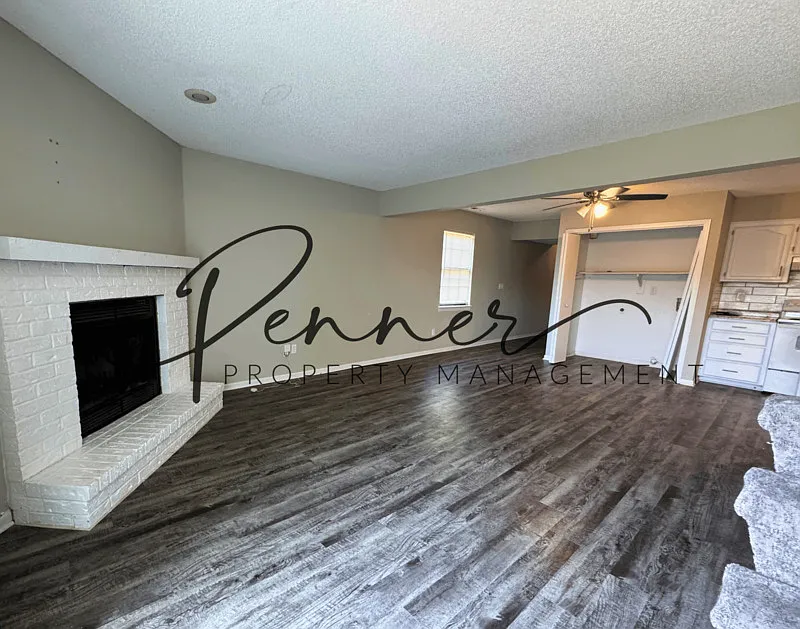 3 bed, 1.5 bath, 1160 sqft, $1,650 — Photo 3