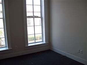 2nd image of 1527 W Baltimore St APT A