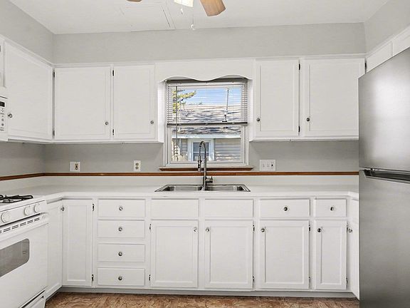 4th image of 1108 Marchand St