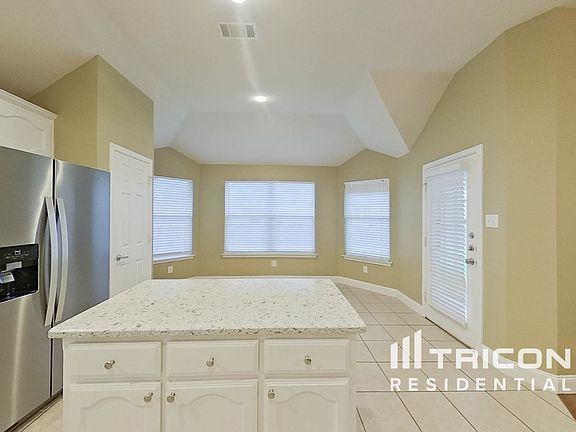 2nd image of 515 Crownpoint Ln