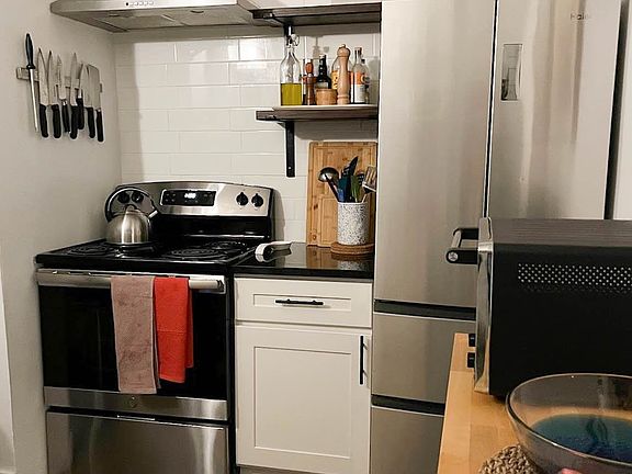 4th image of 1082 President St APT 21