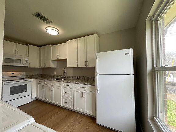 2nd image of 2945 Torbett St