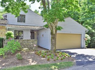 3855 Lander Rd #B05, Chagrin Falls, OH 44022