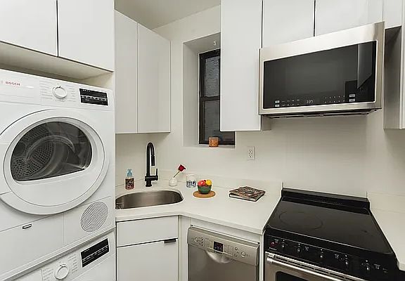 5th image of 138 Ludlow St #7A