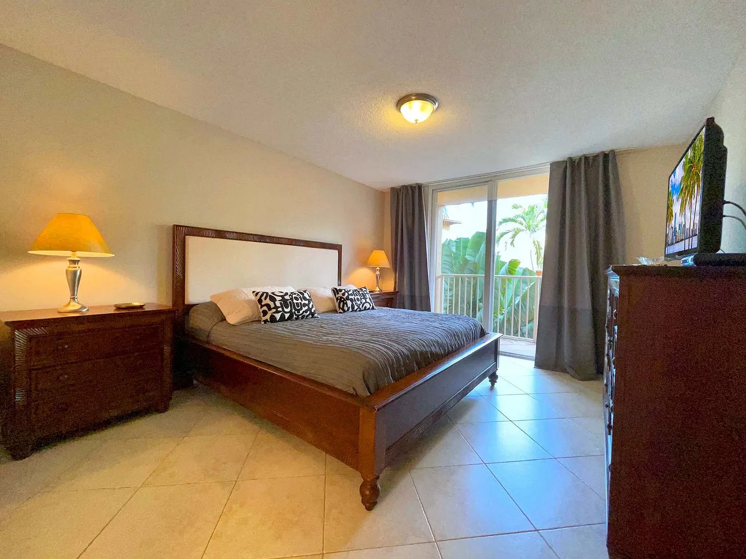 2 bed, 2.0 bath, 1097 sqft, $3,261 — Photo 3