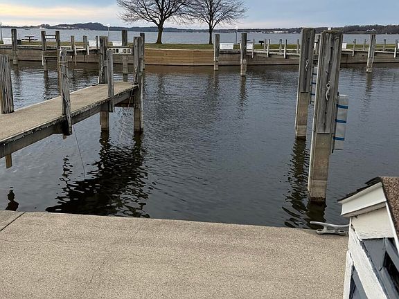 2nd image of 1200 Lakeshore Dr #47
