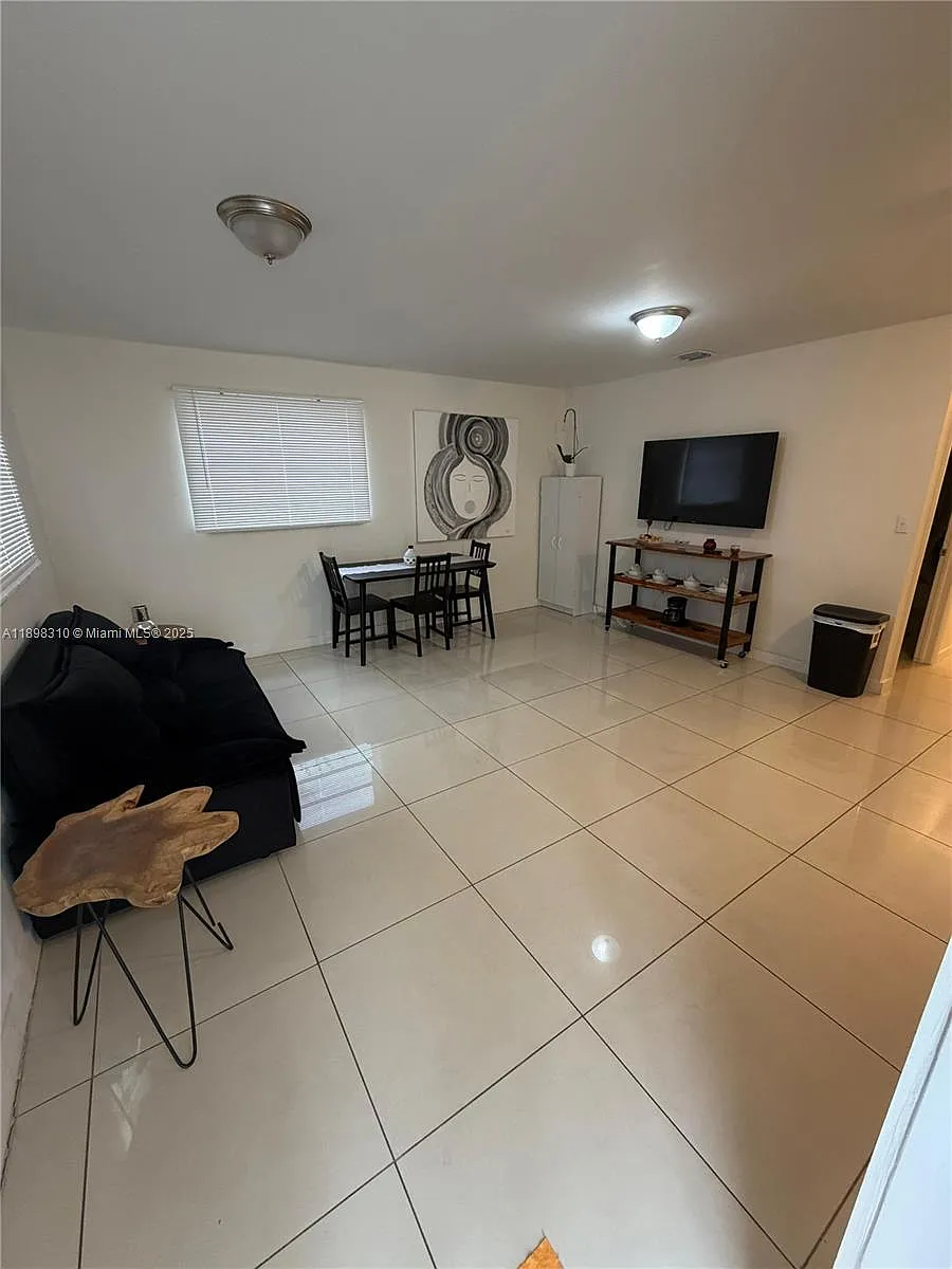 Building Photo - 1132 NW 38th St #1132