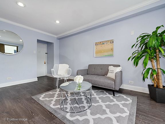 3rd image of 1211 N La Salle St #504