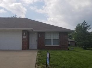 308 NE 6th St APT B, Oak Grove, MO 64075