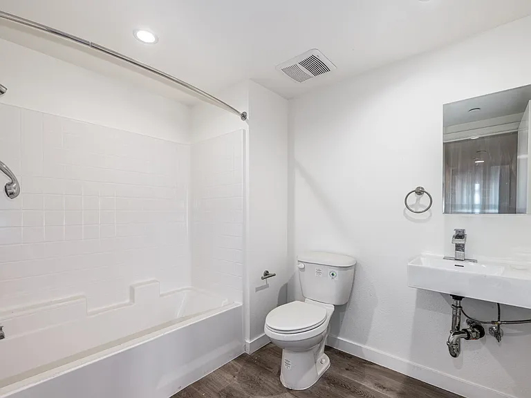 900 N Ardmore Ave Property — Photo 22