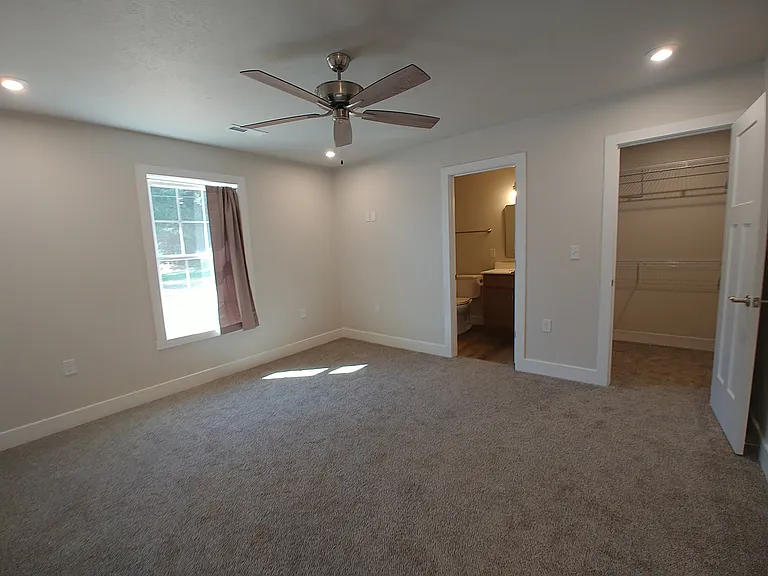 1421 W Todd Ln — Photo 7