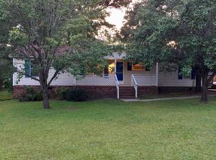 1011 Dunvegan Dr, Raeford, NC 28376