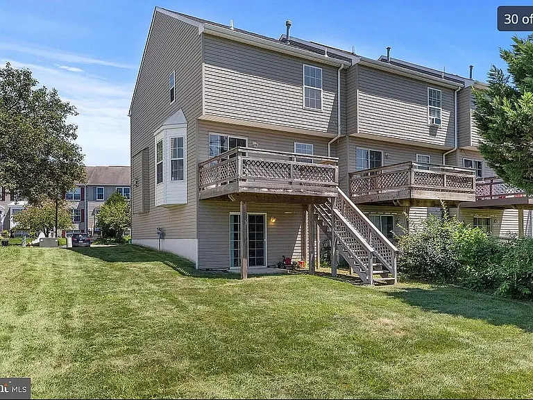 124 Versailles Ct — Photo 17