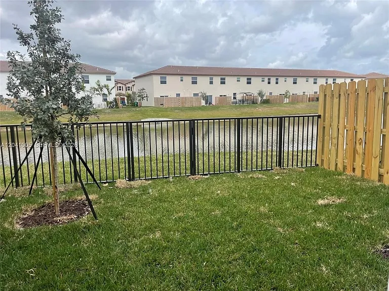 12612 NW 22nd Pl #12612 — Photo 10