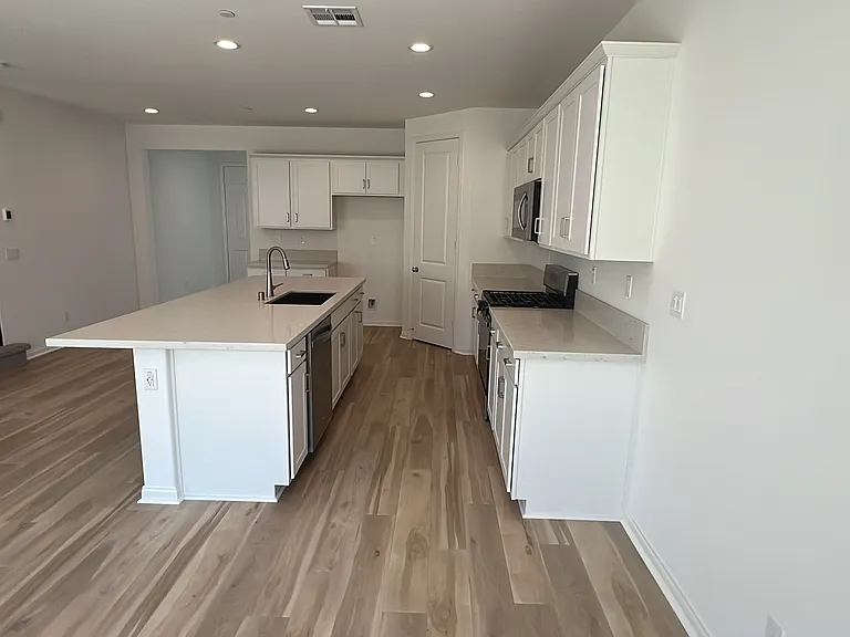 21469 Thomas Ct — Photo 5