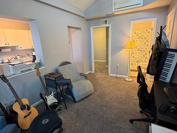3rd image of 115 Main St APT 6